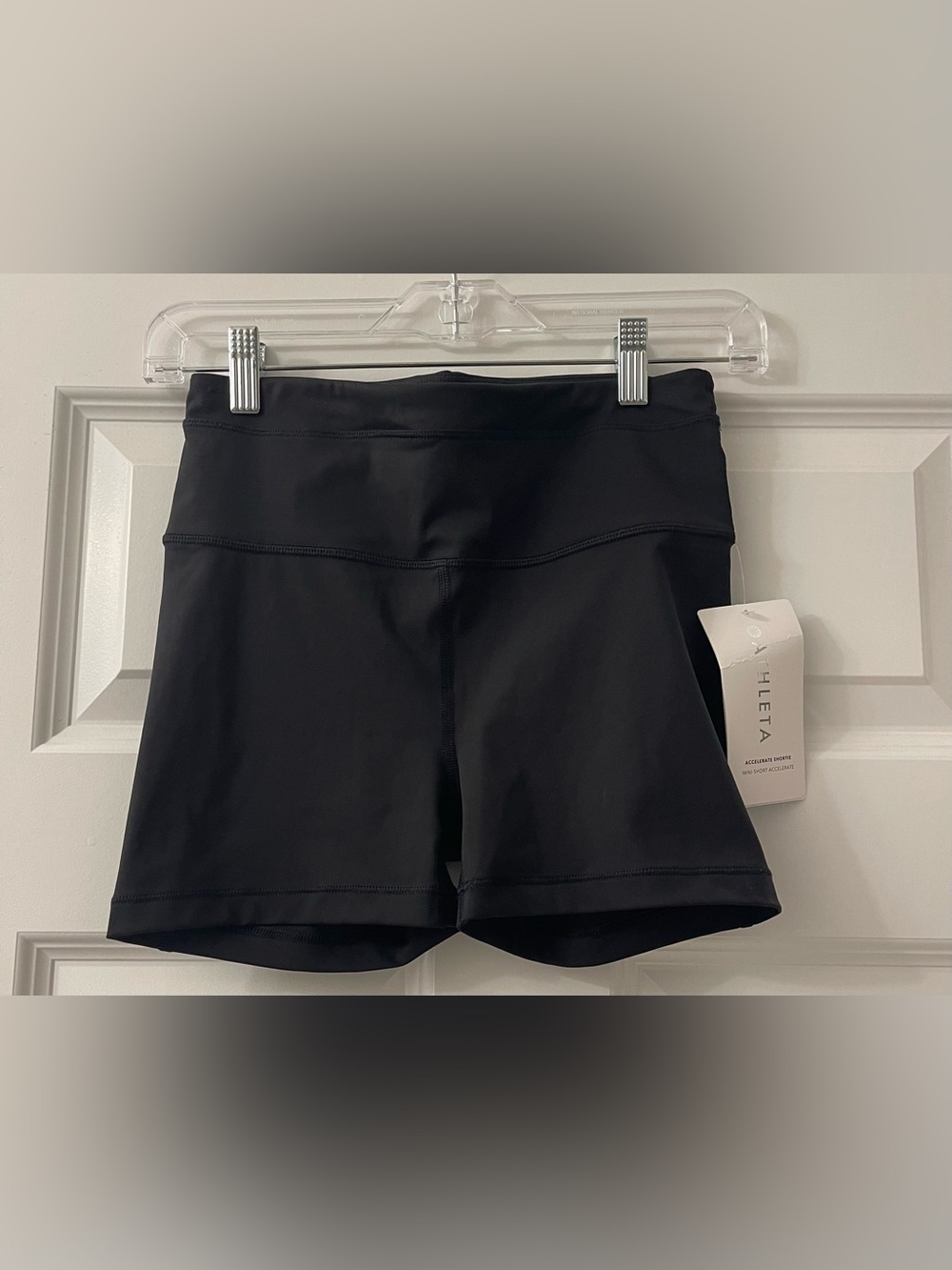 NWT Athleta Accelerate Shortie shorts - small
